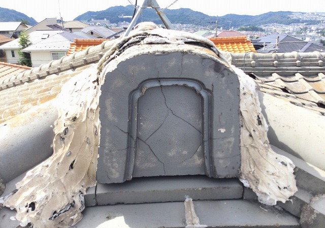 高砂市の雨漏り調査｜和形セメント瓦のひび・鉄製谷板金・鬼瓦を確認