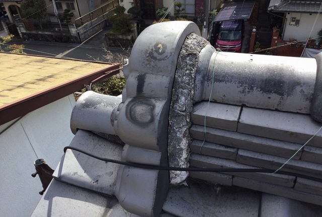 高砂市　鬼瓦横の漆喰の状態