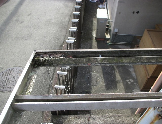 加古川市　波板撤去後の骨組み