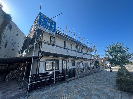 高砂市　足場を設置した建物全景