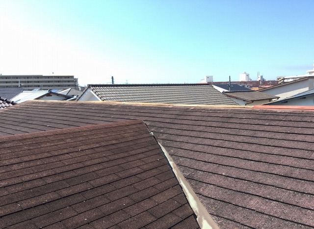 姫路市　劣化した谷板金と屋根面