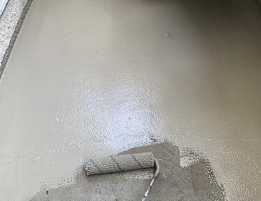 高砂市　プライマー塗布作業中