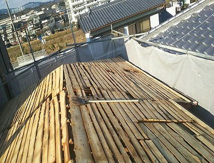 加古郡稲美町　和瓦(釉薬(ゆうやく)瓦)撤去後の屋根面