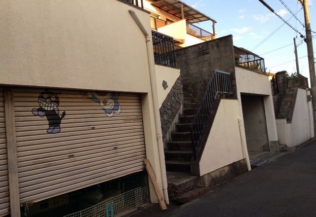 高砂市　外階段のある建物側面