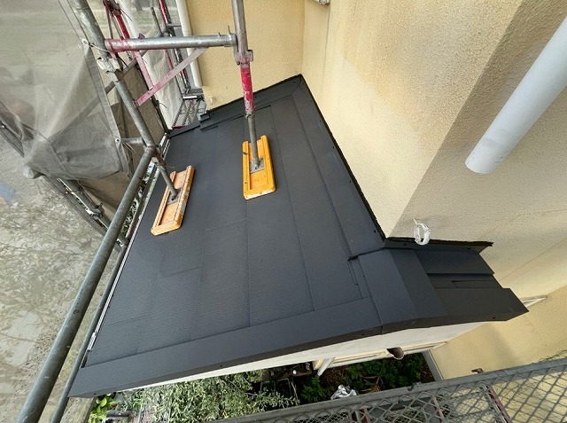 高砂市　下屋根の屋根材施工後