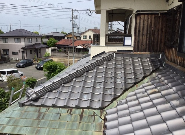 高砂市で現地調査、銅板製谷板金と銅板一文字葺き・漆喰(しっくい)の劣化を確認
