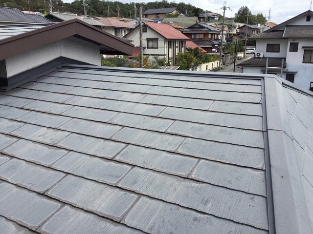 姫路市　色あせたカラーベスト屋根