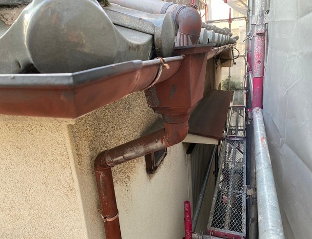 高砂市　劣化した角樋と集水器