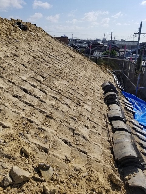 高砂市　葺き替え工事　いぶし瓦撤去
