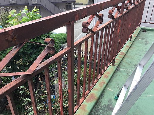 高砂市　赤茶色に変色した手すり