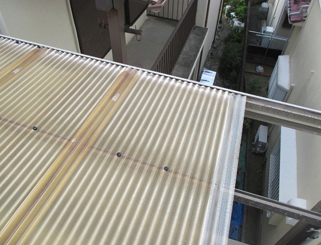加古川市　波板端部の施工状況