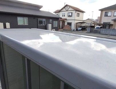高砂市　物置天板のへこみ