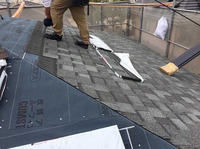 高砂市　新屋根材の施工中