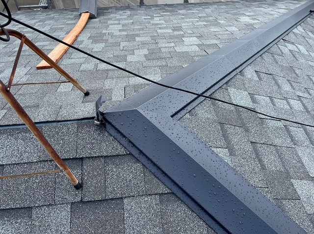 高砂市　棟板金施工中の棟部