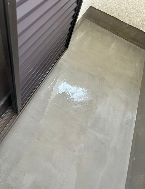 高砂市　一度塗り後の床面全体