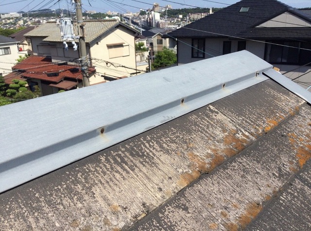 姫路市　不陸が見られる棟板金