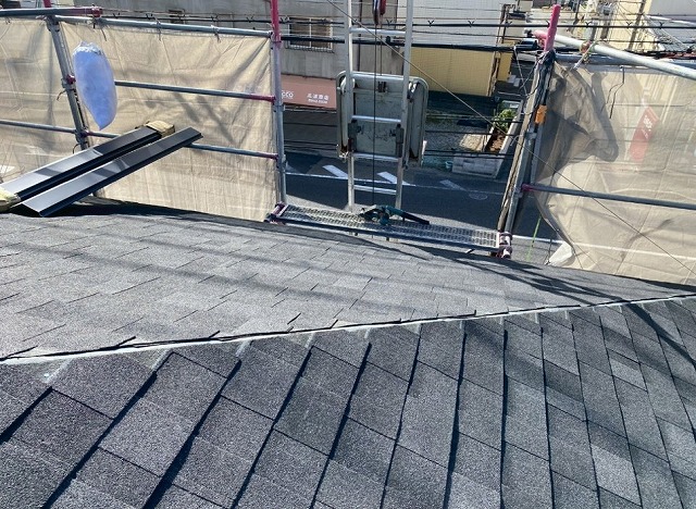 高砂市　屋根材を葺いた施工中