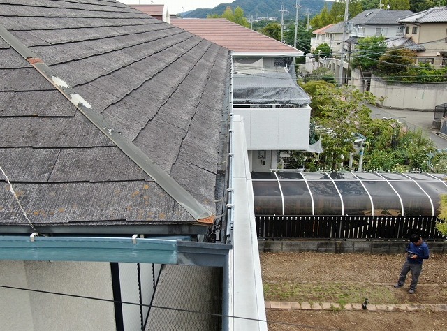 高砂市　屋根端部と板金の状態