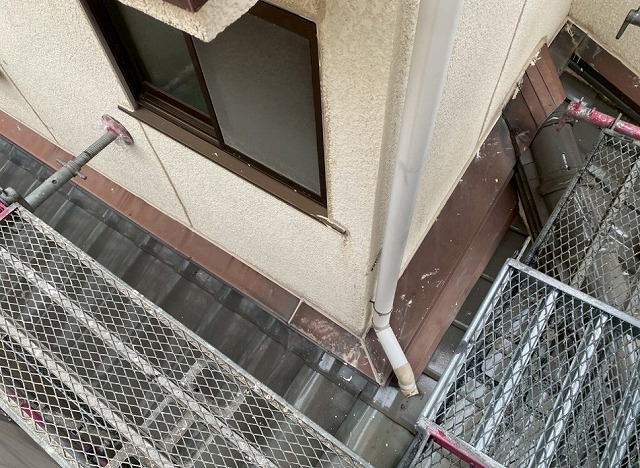 高砂市　既存の竪樋と下屋根