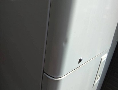 高砂市　給湯器側面のへこみ