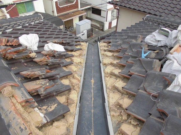 明石市　ガルバリウム銅板　施工中